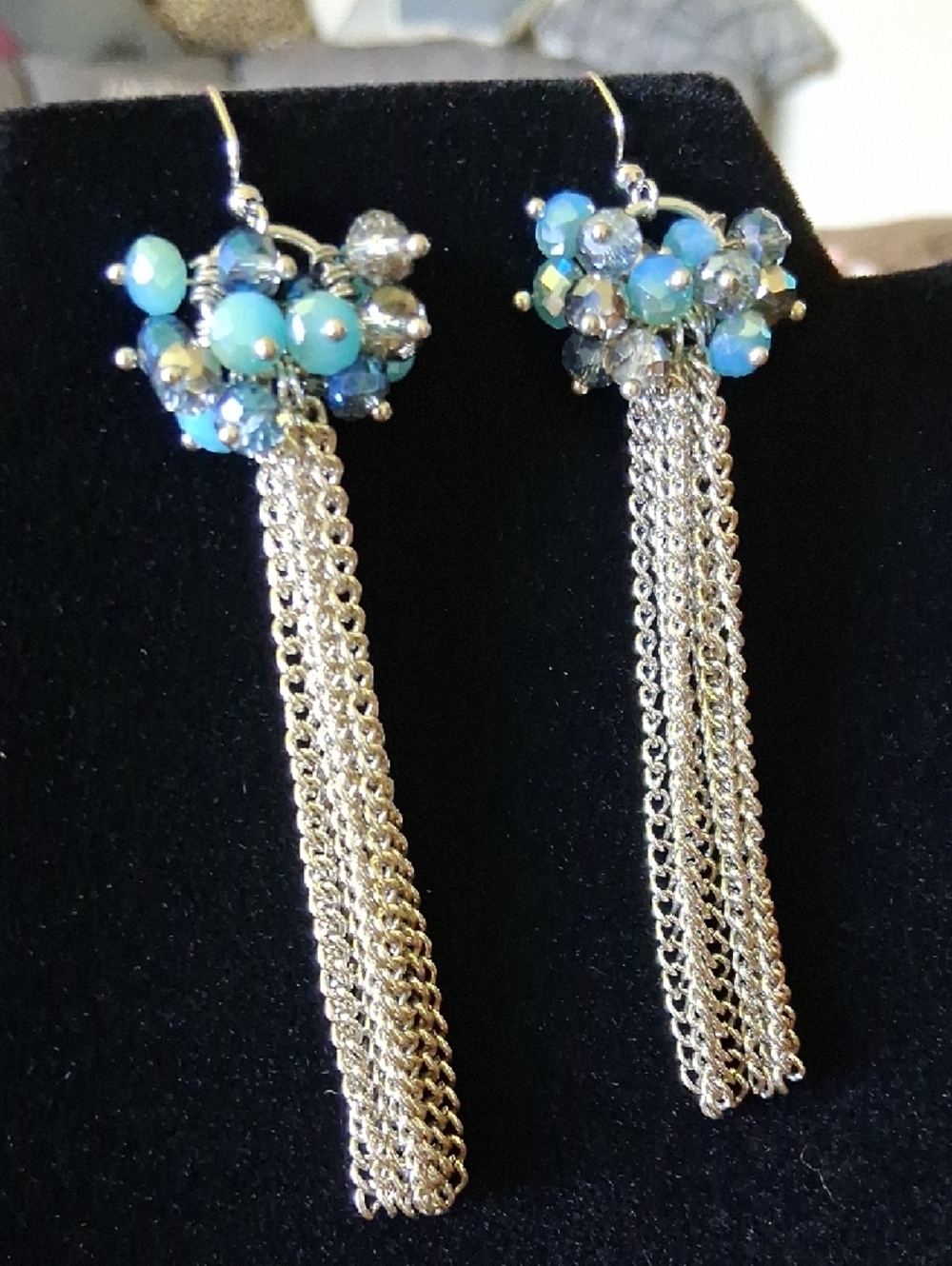 NWOT Iridescent Beaded Tassel Earrings Z130